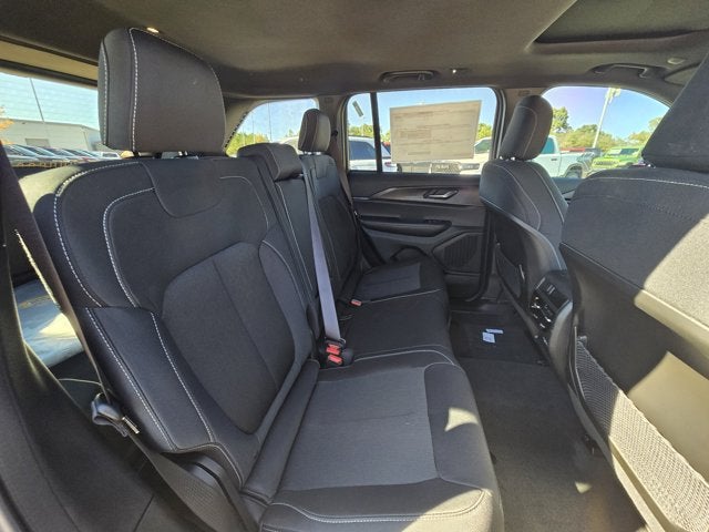 2025 Jeep Grand Cherokee GRAND CHEROKEE LAREDO X 4X2