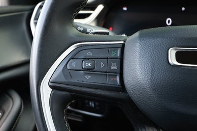 2023 Jeep Grand Cherokee Laredo 4x2