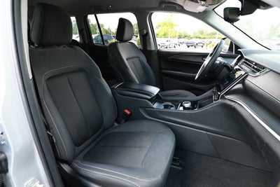 2023 Jeep Grand Cherokee Laredo 4x2