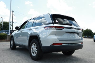 2023 Jeep Grand Cherokee Laredo 4x2