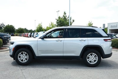 2023 Jeep Grand Cherokee Laredo 4x2