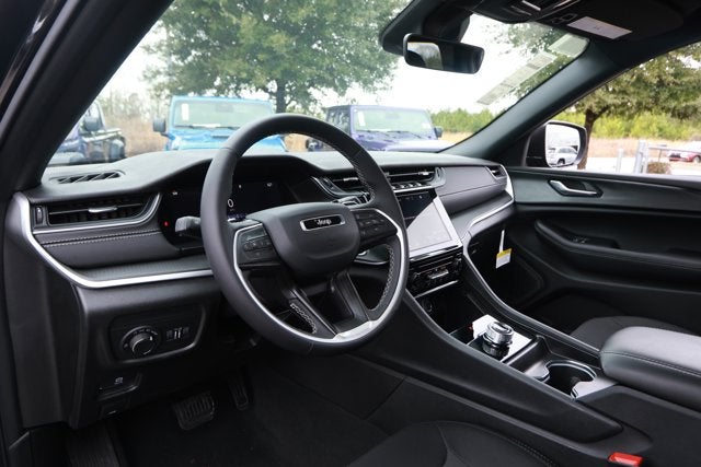 2025 Jeep Grand Cherokee GRAND CHEROKEE LAREDO X 4X2