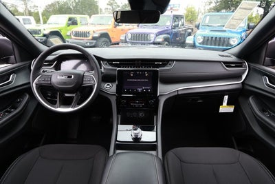 2025 Jeep Grand Cherokee GRAND CHEROKEE LAREDO X 4X2