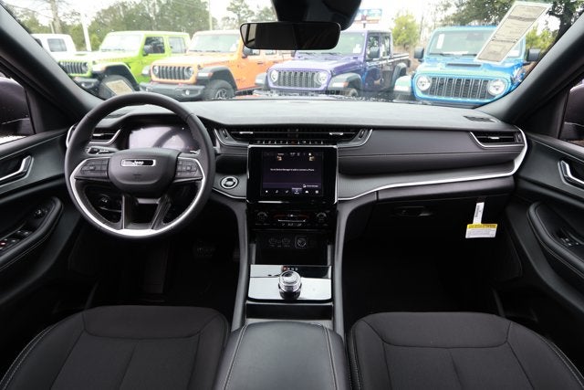 2025 Jeep Grand Cherokee GRAND CHEROKEE LAREDO X 4X2