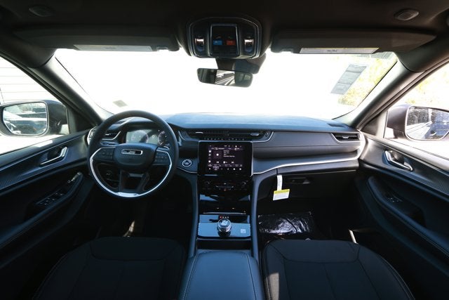 2025 Jeep Grand Cherokee GRAND CHEROKEE LAREDO X 4X2