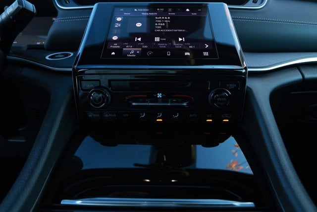 2025 Jeep Grand Cherokee GRAND CHEROKEE LAREDO X 4X2