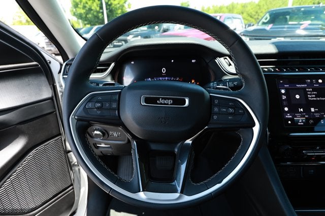 2023 Jeep Grand Cherokee Laredo 4x2