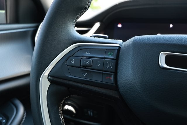 2023 Jeep Grand Cherokee Laredo 4x2