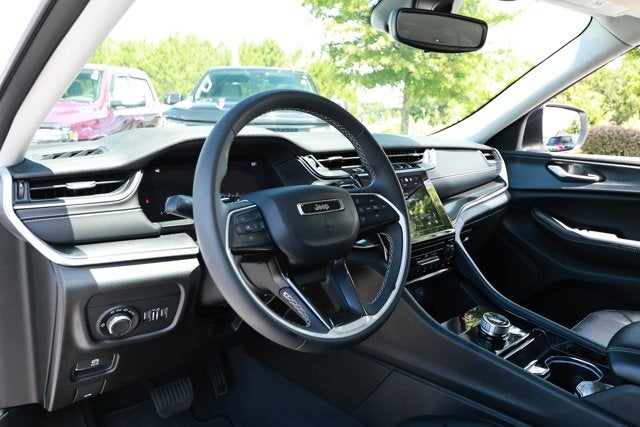 2023 Jeep Grand Cherokee Laredo 4x2