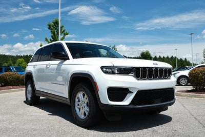 2023 Jeep Grand Cherokee Laredo 4x2