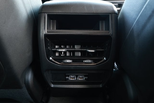2023 Jeep Grand Cherokee Laredo 4x2
