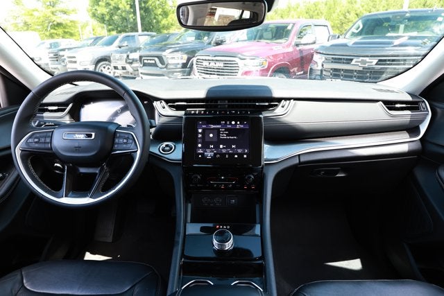2023 Jeep Grand Cherokee Laredo 4x2