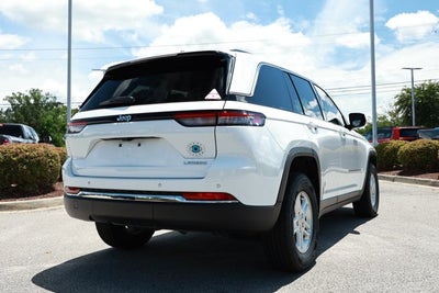 2023 Jeep Grand Cherokee Laredo 4x2