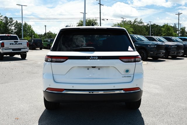 2023 Jeep Grand Cherokee Laredo 4x2