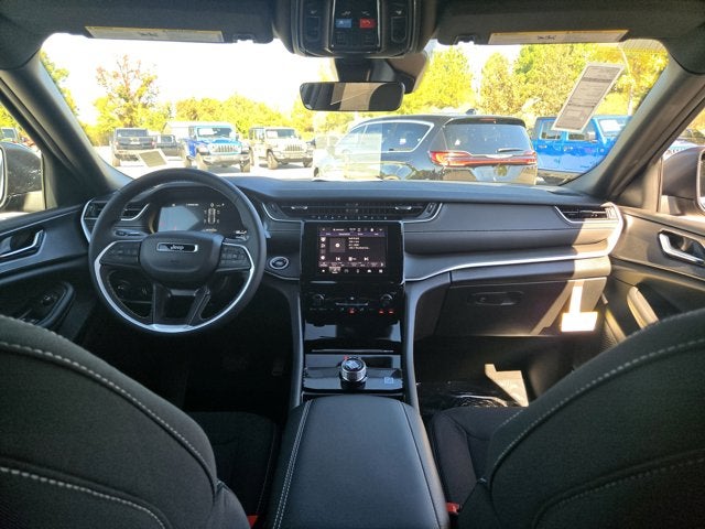 2025 Jeep Grand Cherokee GRAND CHEROKEE LAREDO X 4X2