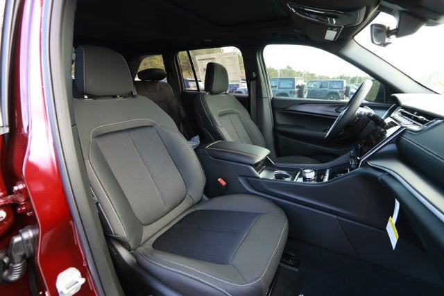 2025 Jeep Grand Cherokee GRAND CHEROKEE LAREDO X 4X2