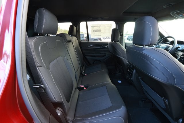 2025 Jeep Grand Cherokee GRAND CHEROKEE LAREDO X 4X2