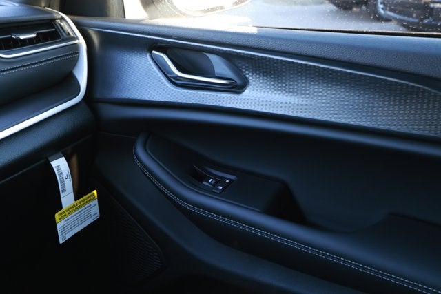 2025 Jeep Grand Cherokee GRAND CHEROKEE LAREDO X 4X2