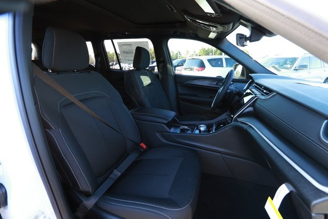 2025 Jeep Grand Cherokee GRAND CHEROKEE LAREDO X 4X2