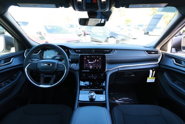 2025 Jeep Grand Cherokee GRAND CHEROKEE LAREDO X 4X2