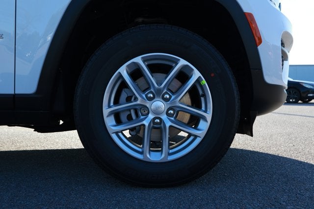 2025 Jeep Grand Cherokee GRAND CHEROKEE LAREDO X 4X2