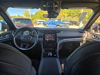 2025 Jeep Grand Cherokee GRAND CHEROKEE LAREDO X 4X2