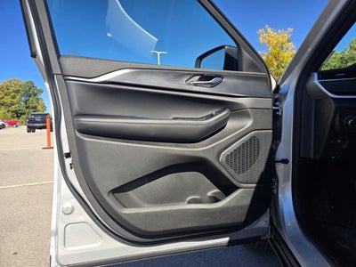 2025 Jeep Grand Cherokee GRAND CHEROKEE LAREDO X 4X2