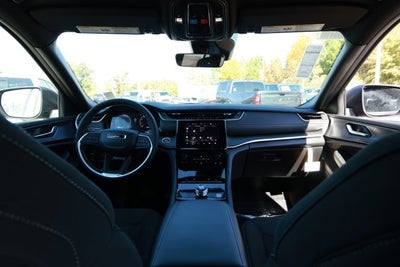 2025 Jeep Grand Cherokee GRAND CHEROKEE LAREDO X 4X2