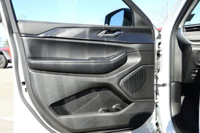 2023 Jeep Grand Cherokee L Laredo 4x2