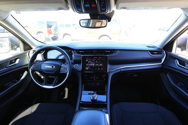 2023 Jeep Grand Cherokee L Laredo 4x2