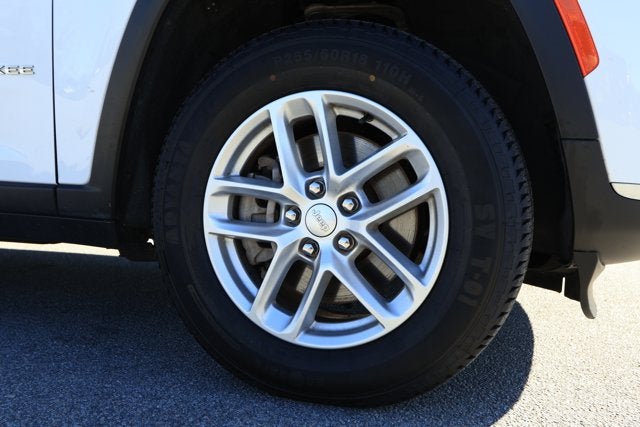 2023 Jeep Grand Cherokee L Laredo 4x2