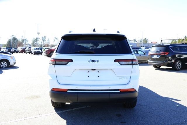 2023 Jeep Grand Cherokee L Laredo 4x2