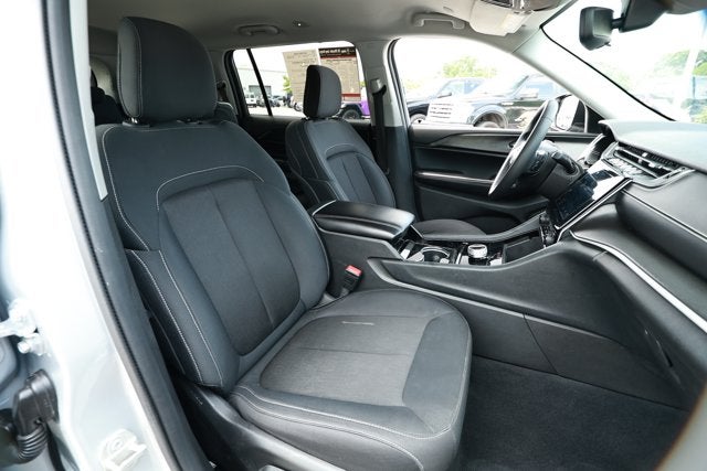 2023 Jeep Grand Cherokee L Laredo 4x2
