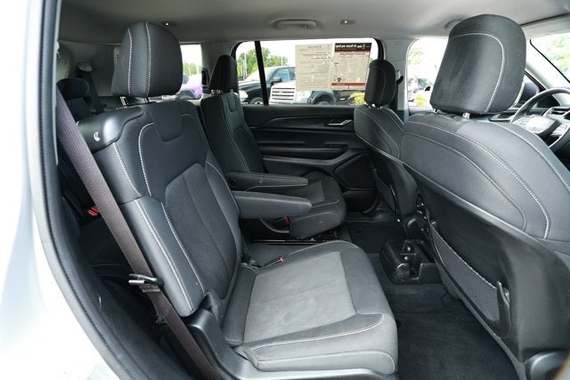 2023 Jeep Grand Cherokee L Laredo 4x2