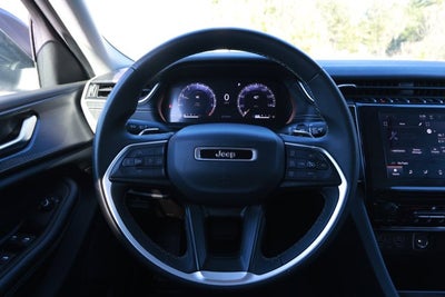 2023 Jeep Grand Cherokee L Laredo 4x2