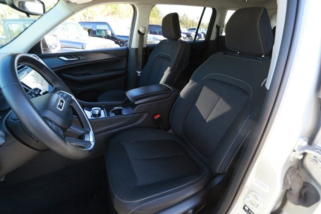 2023 Jeep Grand Cherokee L Laredo 4x2