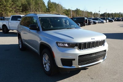 2023 Jeep Grand Cherokee L Laredo 4x2