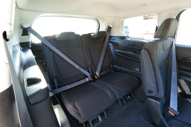 2023 Jeep Grand Cherokee L Laredo 4x2