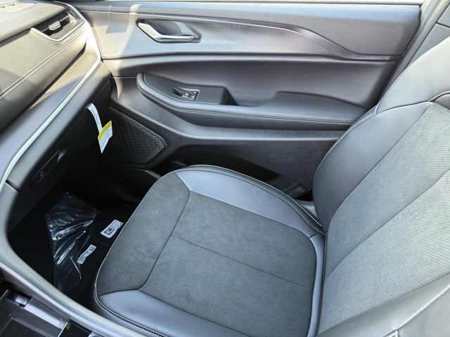 2025 Jeep Grand Cherokee GRAND CHEROKEE L ALTITUDE 4X2