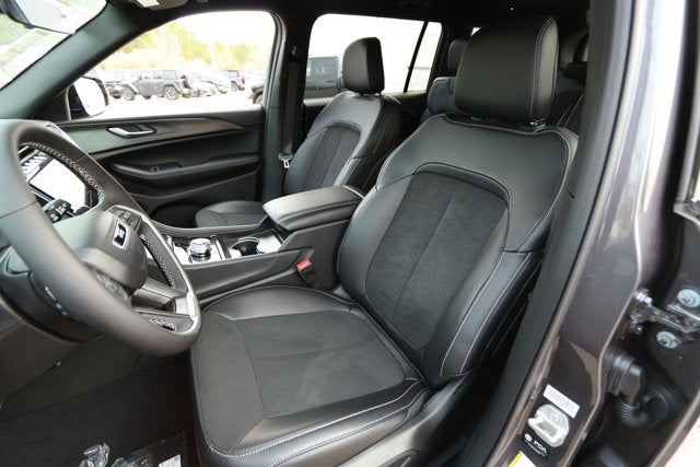 2025 Jeep Grand Cherokee GRAND CHEROKEE L ALTITUDE 4X2