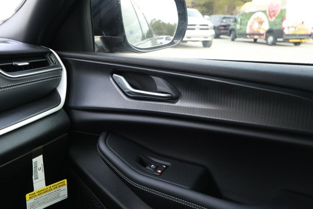 2025 Jeep Grand Cherokee GRAND CHEROKEE L ALTITUDE 4X2