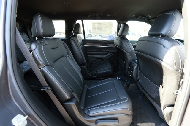 2025 Jeep Grand Cherokee GRAND CHEROKEE L LIMITED 4X2