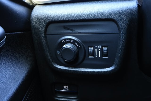 2023 Jeep Grand Cherokee L Laredo 4x4