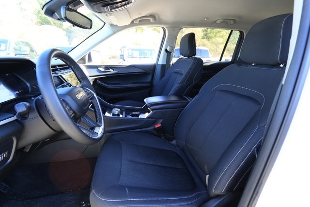 2023 Jeep Grand Cherokee L Laredo 4x4