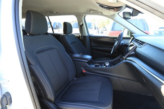 2023 Jeep Grand Cherokee L Laredo 4x4