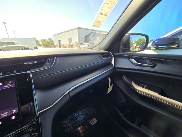 2025 Jeep Grand Cherokee GRAND CHEROKEE L LAREDO X 4X4