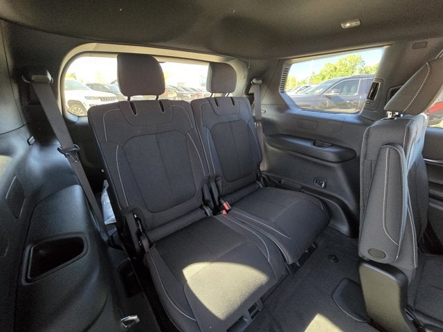 2025 Jeep Grand Cherokee GRAND CHEROKEE L LAREDO X 4X4