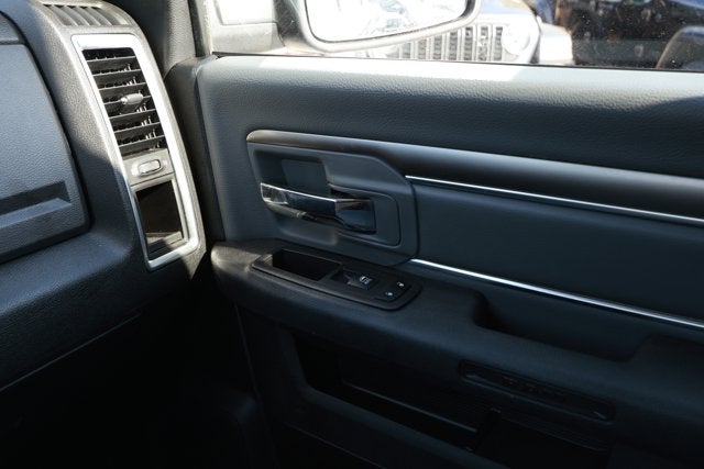 2024 RAM 1500 Classic SLT Quad Cab 4x2 6'4' Box