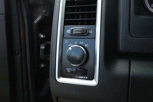 2024 RAM 1500 Classic SLT Quad Cab 4x2 6'4' Box