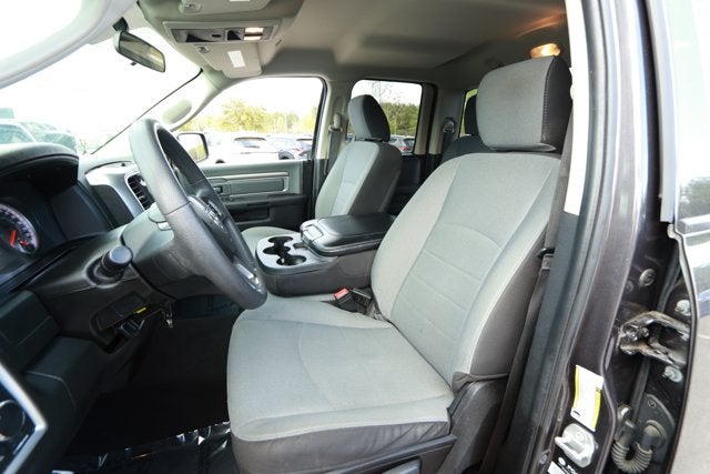 2024 RAM 1500 Classic SLT Quad Cab 4x2 6'4' Box